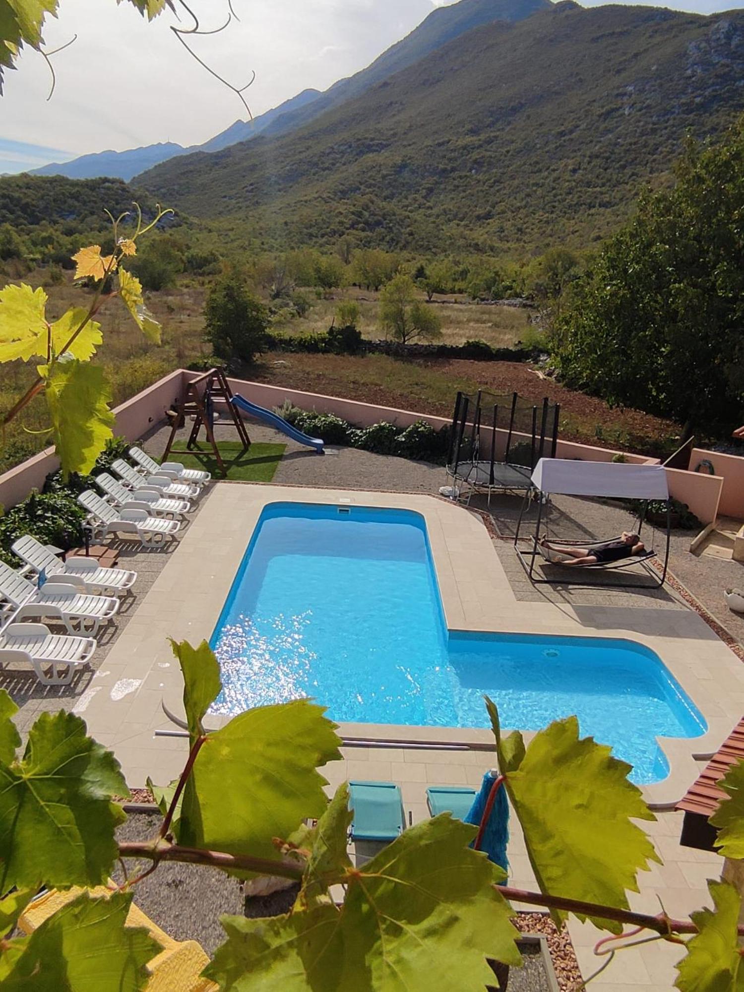 Holiday Home Perunika Zezevica Dış mekan fotoğraf