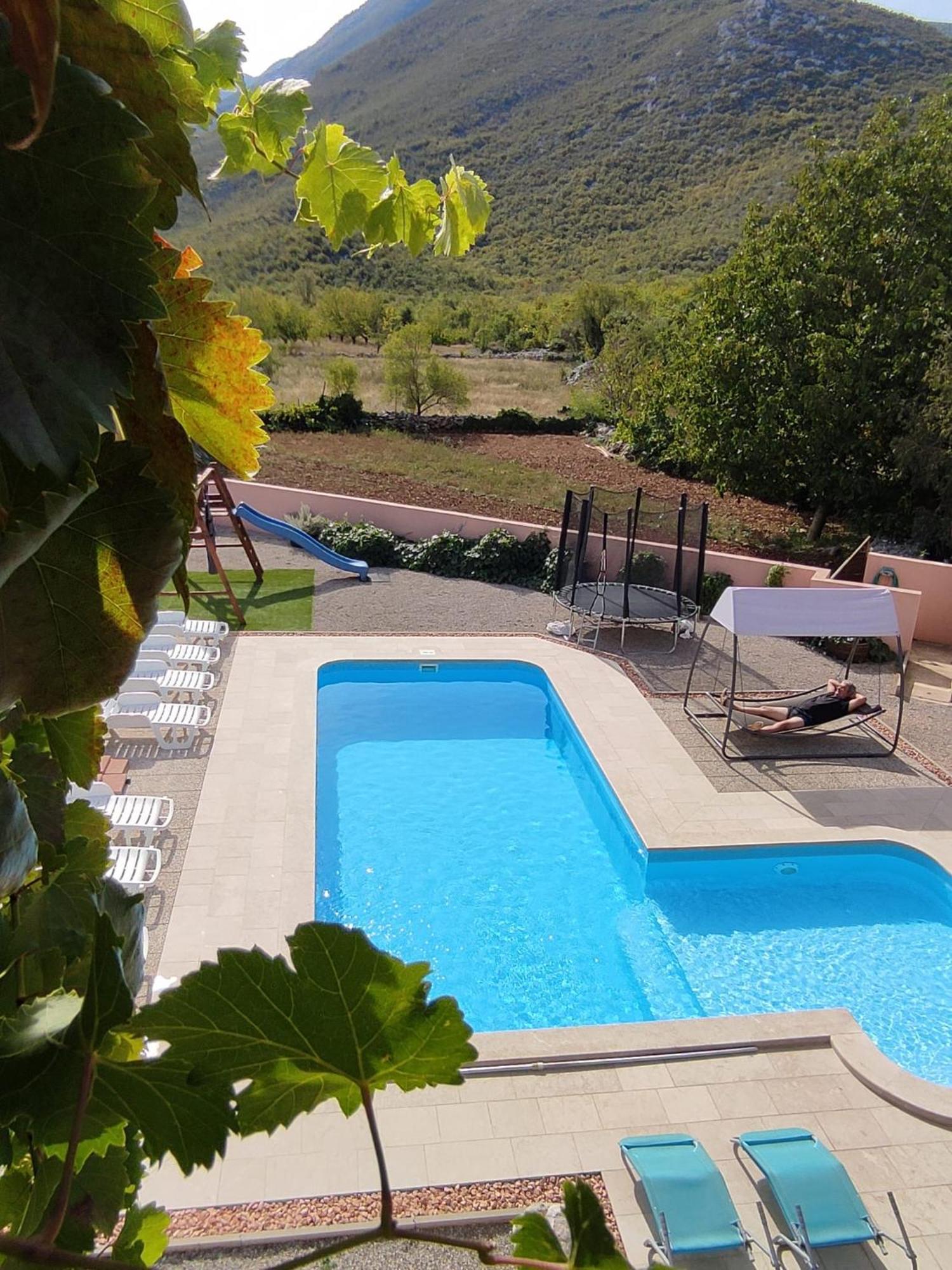 Holiday Home Perunika Zezevica Dış mekan fotoğraf